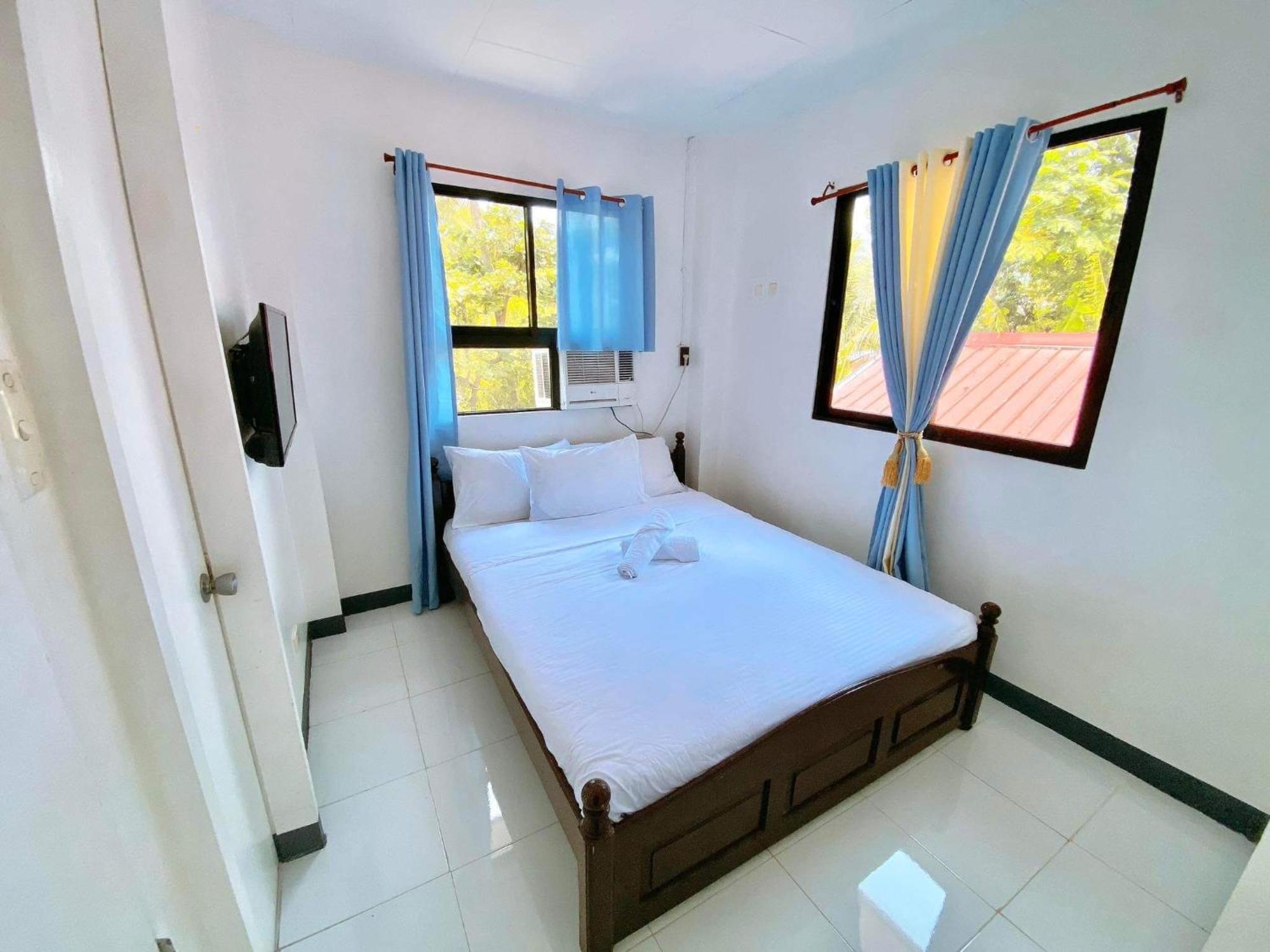 Luna Oslob Travellers Inn Экстерьер фото