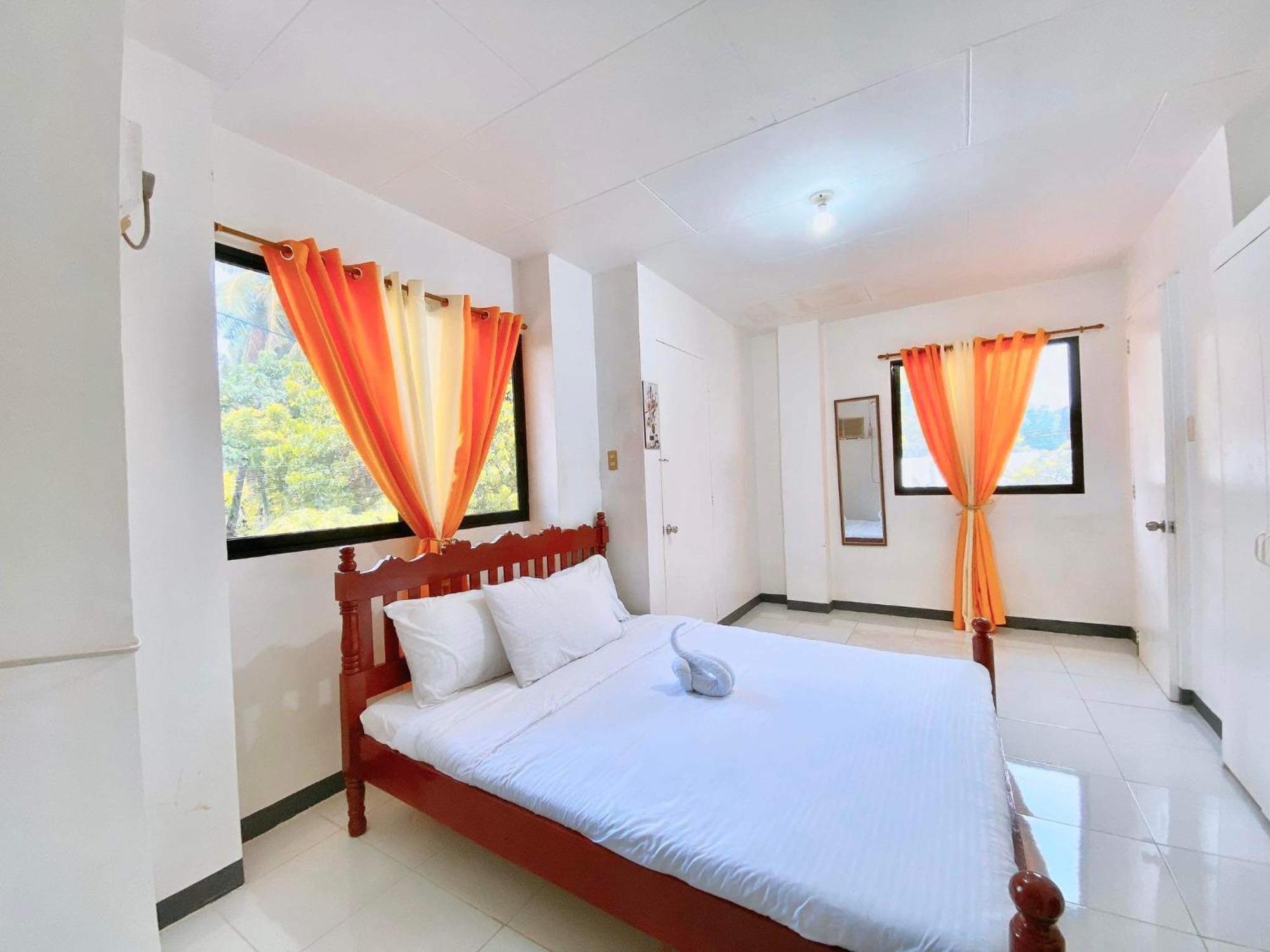 Luna Oslob Travellers Inn Экстерьер фото