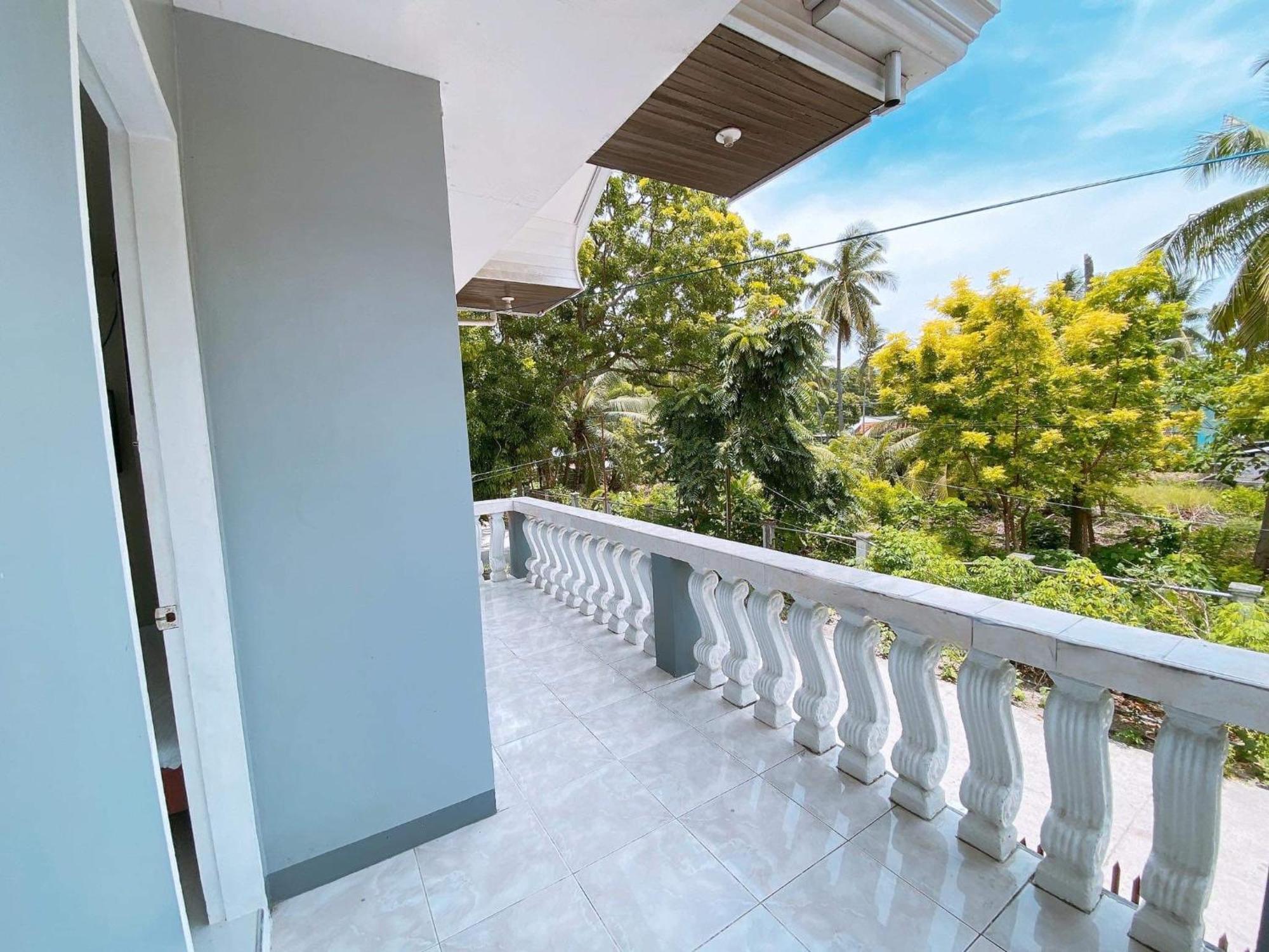 Luna Oslob Travellers Inn Экстерьер фото