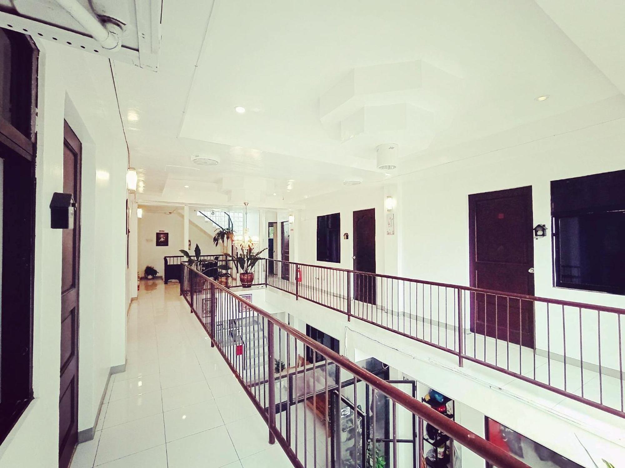 Luna Oslob Travellers Inn Экстерьер фото