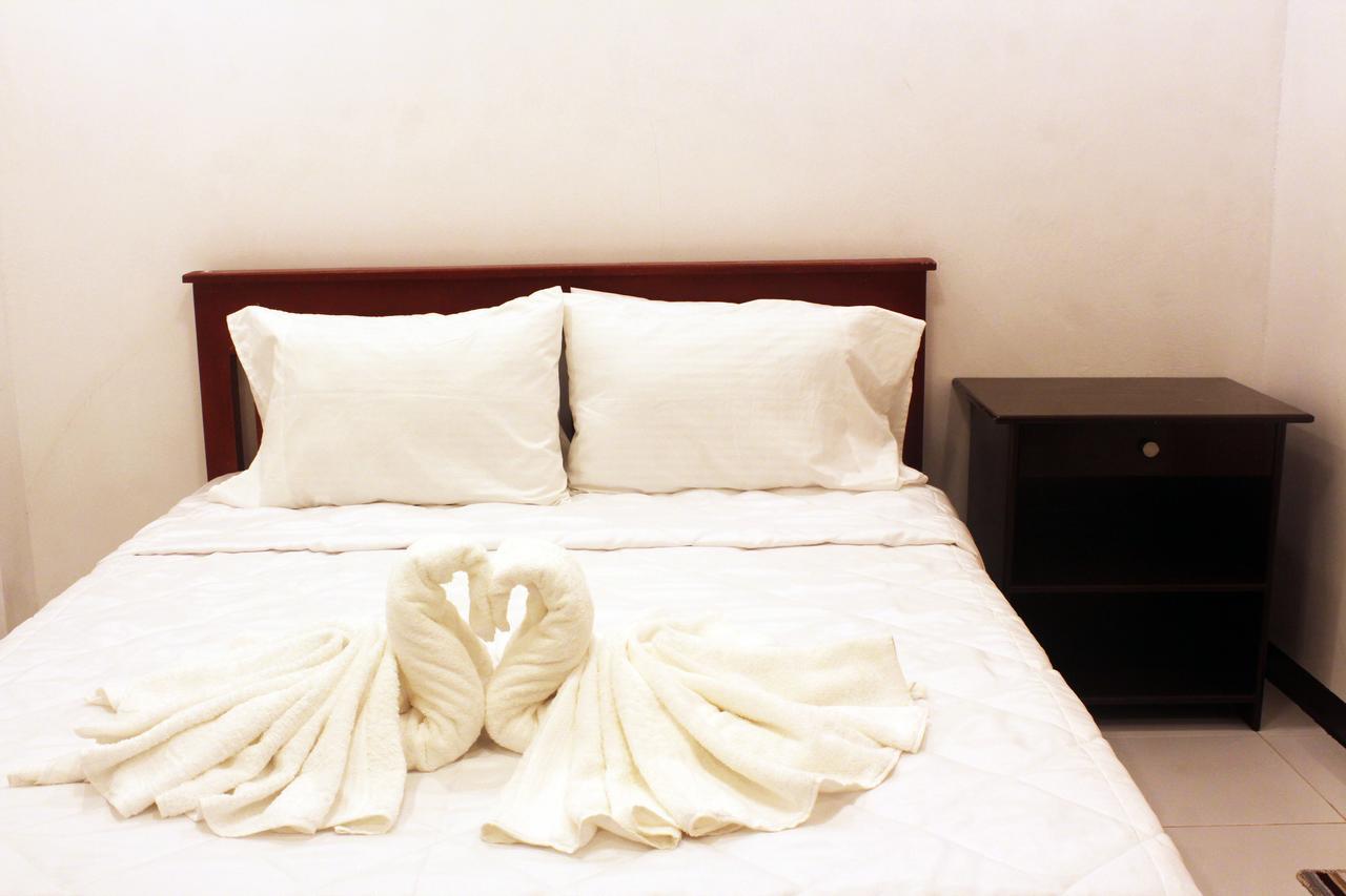 Luna Oslob Travellers Inn Экстерьер фото